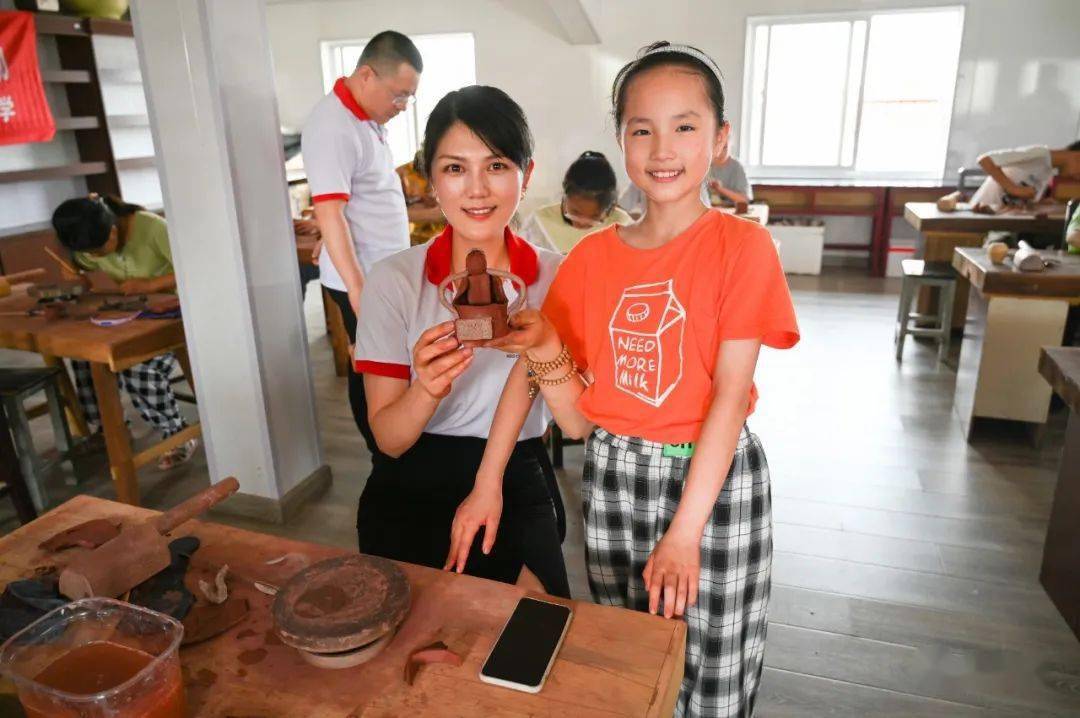 下午14:00,宜兴紫砂小学发生的一幕!