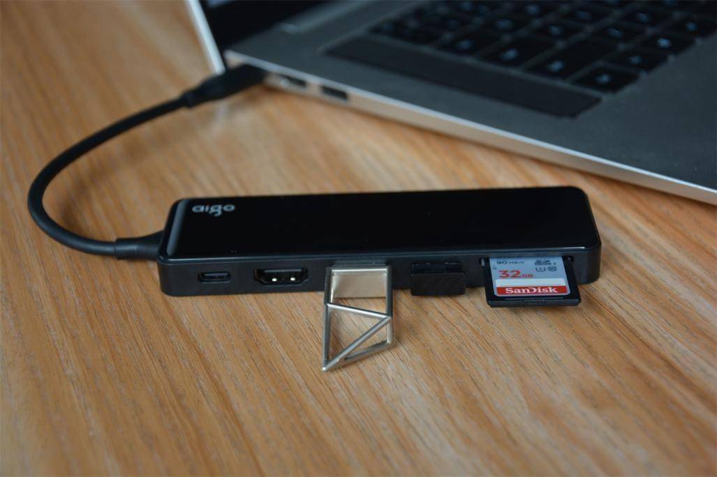 内存卡怎么使用呢 ce1be2f0d77e45d794b2131f0d943fcd.jpeg