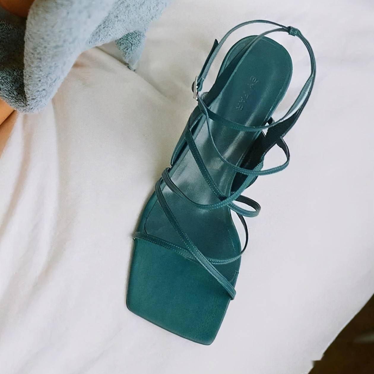 翻车|凉鞋翻车大赏？收下这份夏日鞋子穿搭指南，秒get女星同款大长腿