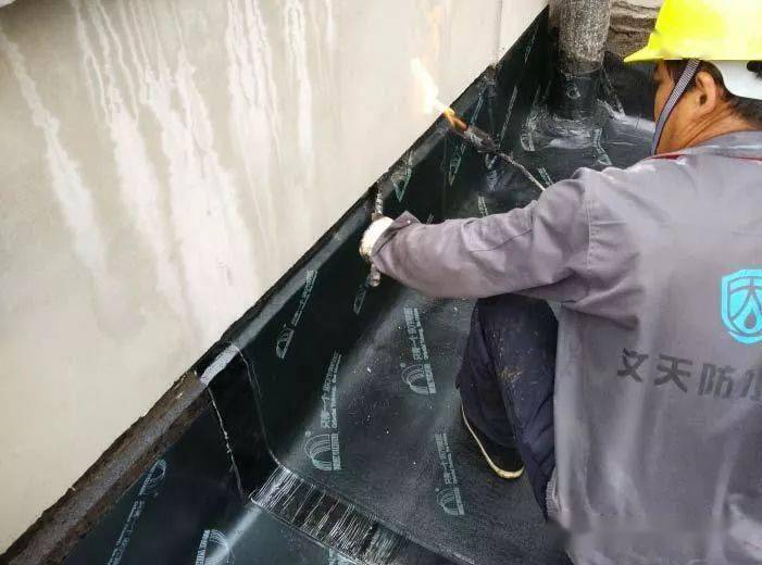 22-女儿墙镀锌防水金属压条收头23-阳角面层加强阳角是防水层最易被