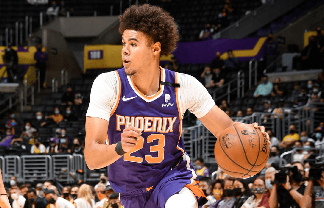 一边打总决赛一边还得写毕业论文,太阳的老"黄忠"果真又老又准_约翰逊