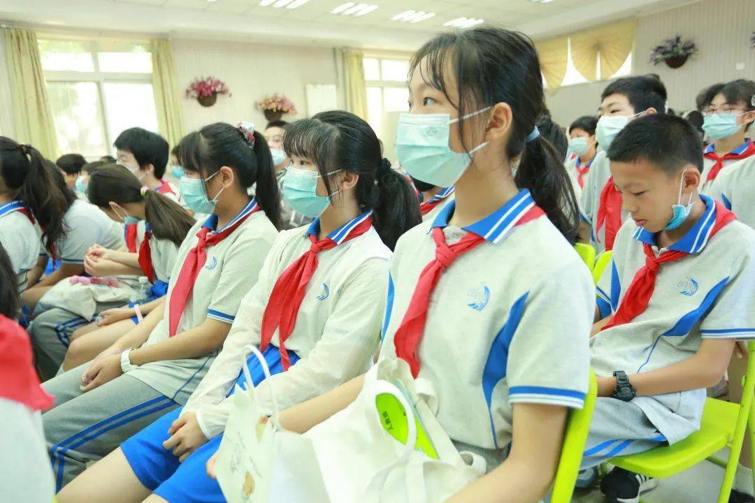 追忆 感恩 畅想—东高地第一小学六年级学生毕业典礼