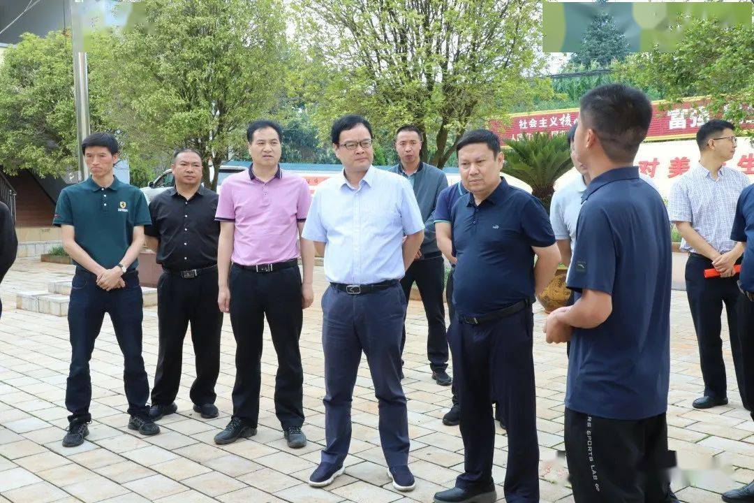 调研组先后来到宣威市丰华街道祯祥社区,宣威市公安局,通过观摩展示