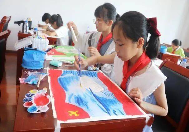 区红领巾讲解员讲述了中国少年先锋队的先驱组织——安源儿童团的诞生