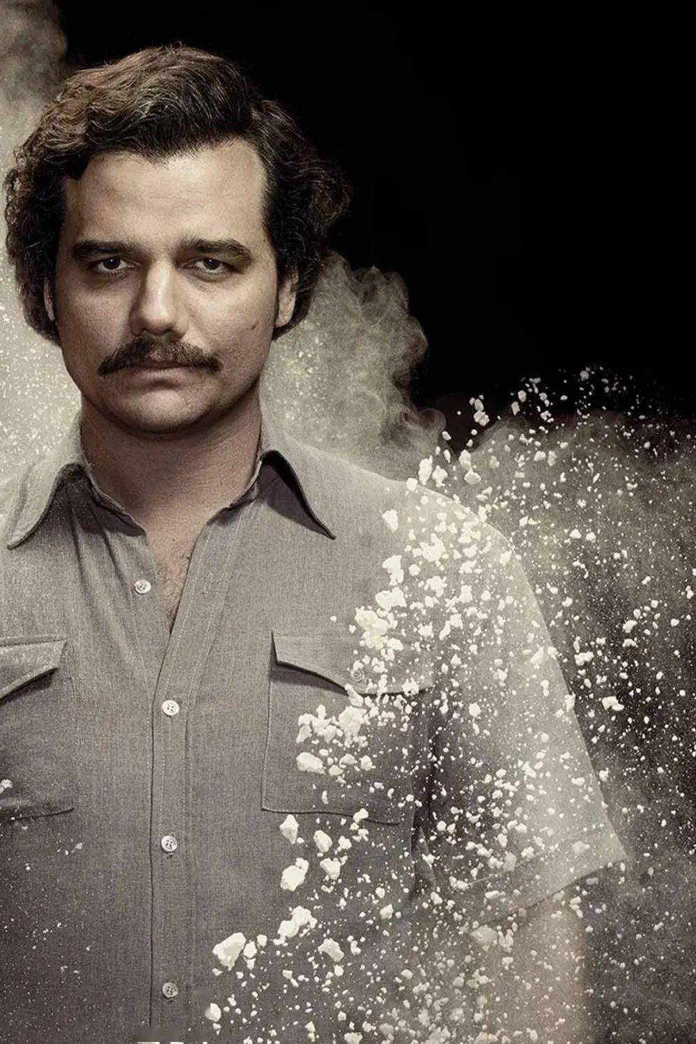 08 美剧《narcos》由于剧中揭露了大量埃斯科瓦尔家族的秘密,后者