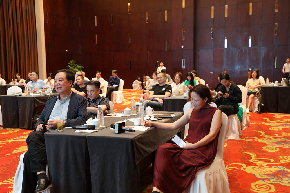 革命|“无界”演讲：从文学的边界，走向更广阔的原野