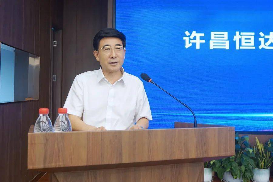 禹州公司总经理杜建成和达唛公司总经理郝武军代表集团成员单位作了