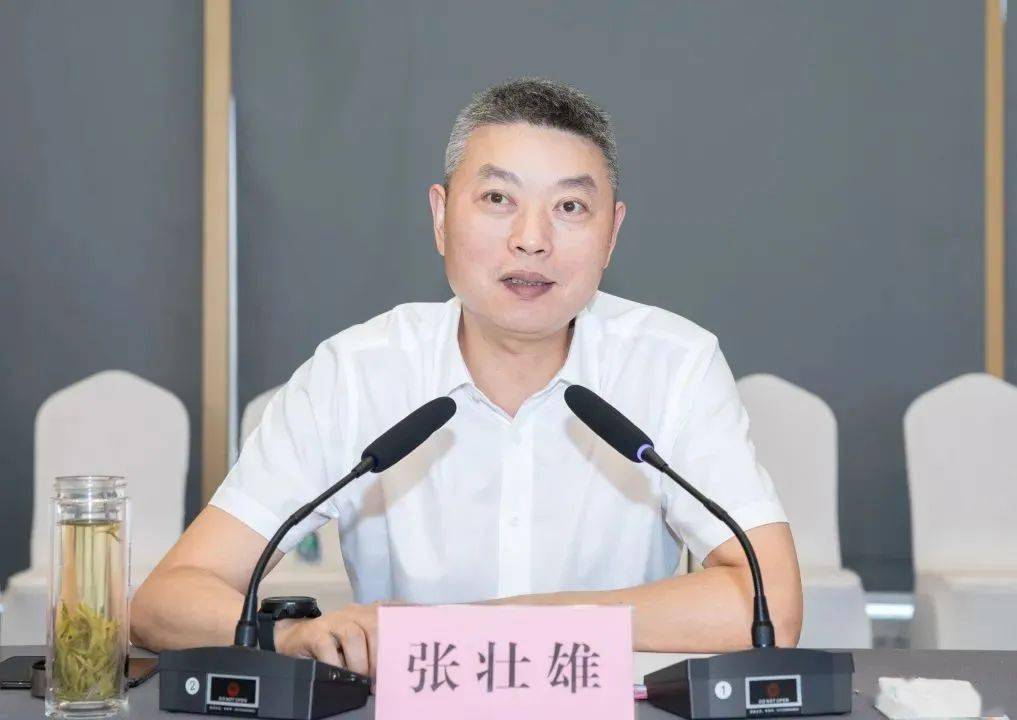 遂昌县委书记张壮雄介绍了近年来遂昌经济社会发展情况.