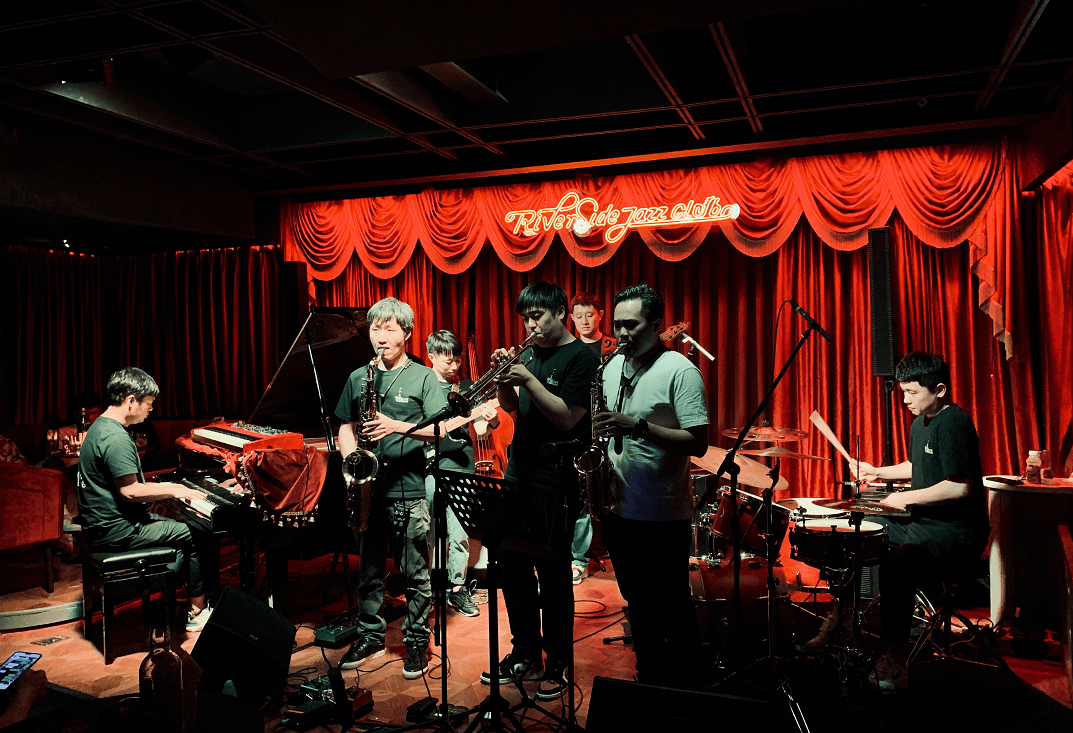满月礼成riversidejazzclub成都爵士基地