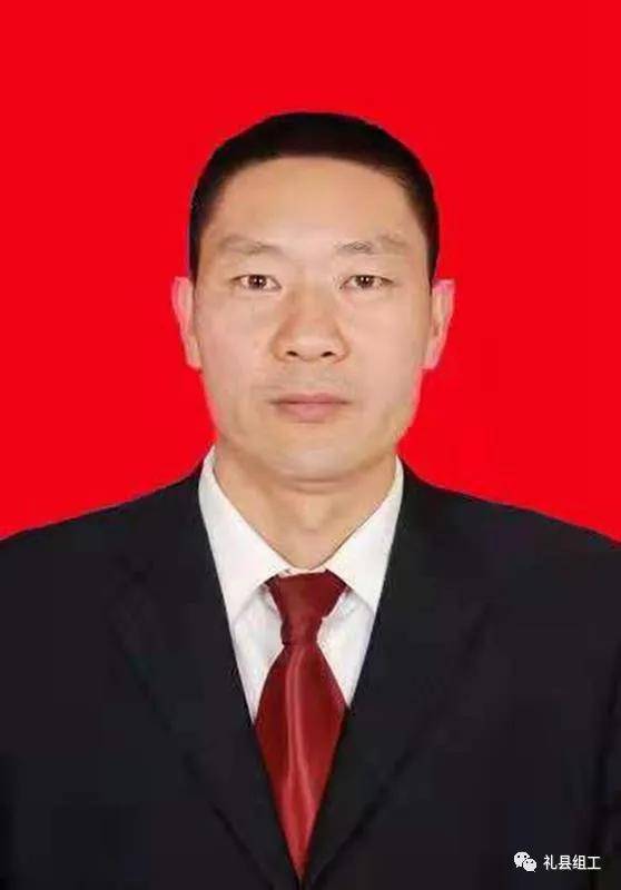 中共党员,甘肃礼县人,大学学历,2000年4月参加工作,现任礼县雷王乡