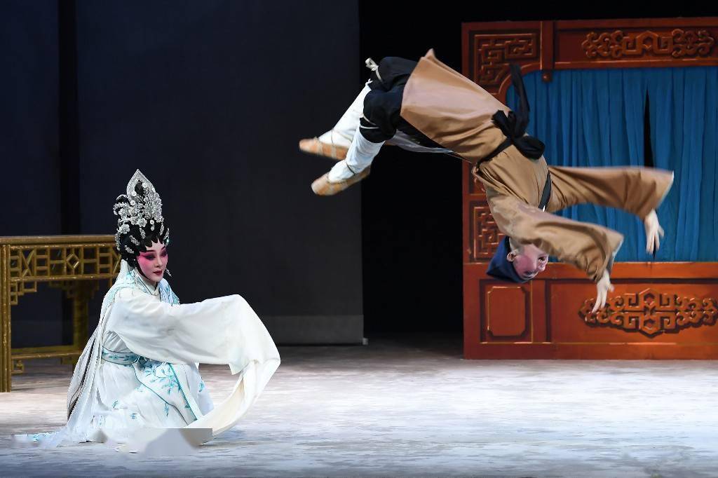 名家演出周|无丑不成戏,王燕飞怎么把丑类角色演得这么好看_粤剧