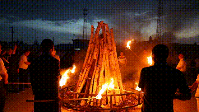 逊克县新鄂乡新鄂村村民 陈玥古伦木沓节由祭祀火神的仪式演变而来,是