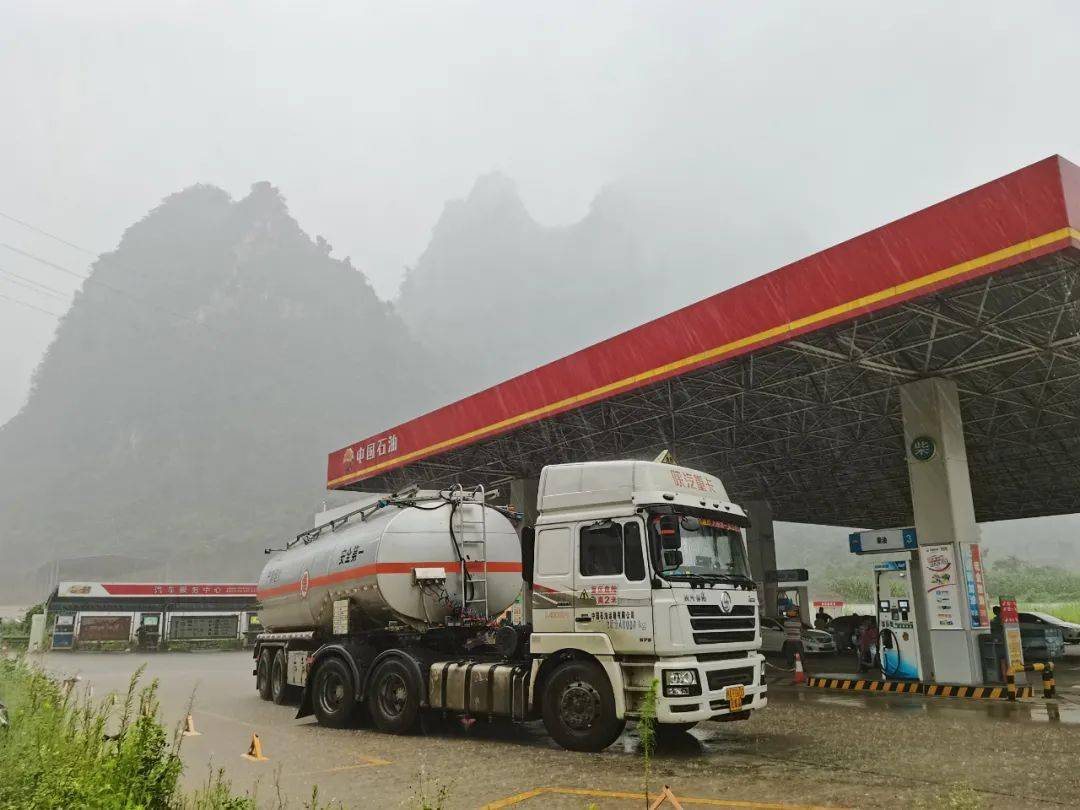 暴雨刷屏中国石油企业闻汛而动全力保安全生产