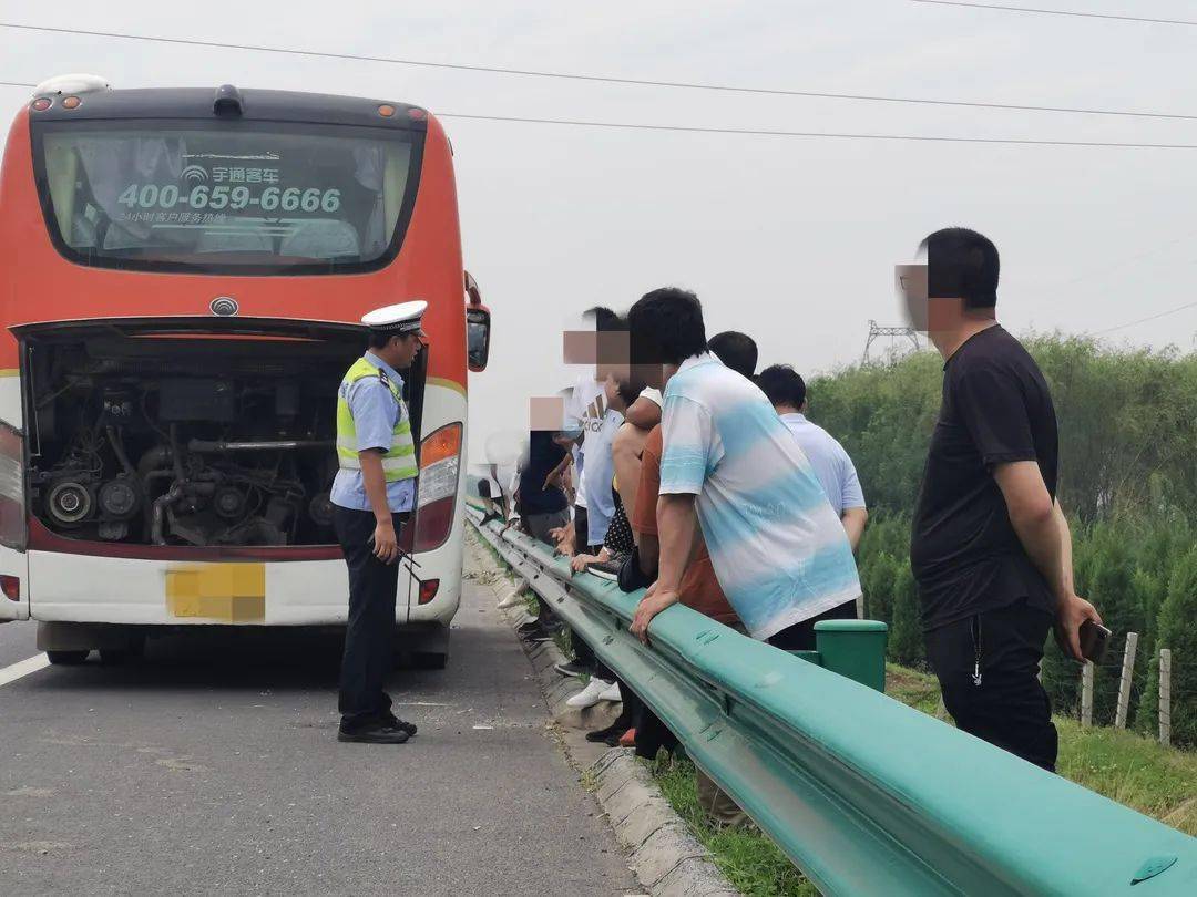 7月11日上午,濟南高速交警濟陽大隊民警巡邏至京滬高速公路361公里