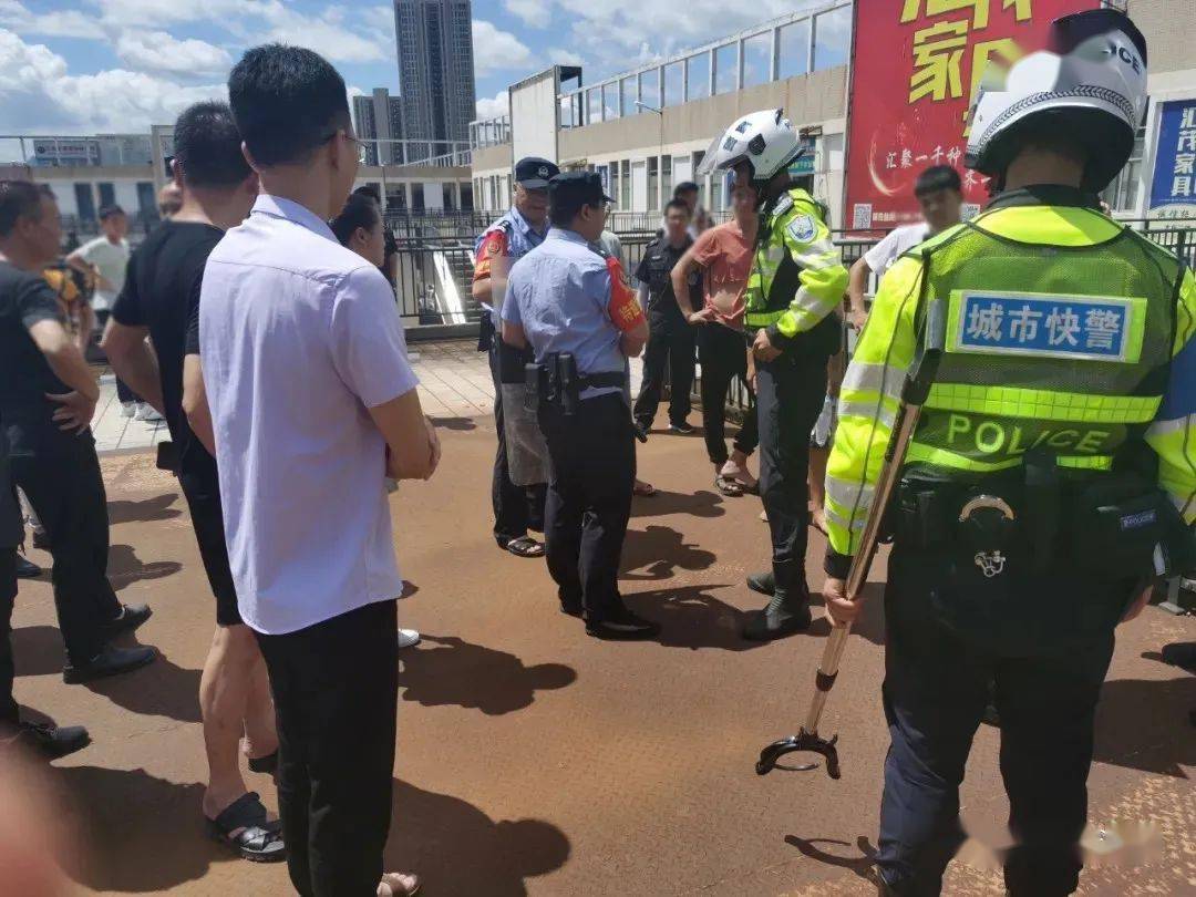 民警立即趕往現場進行處置泓泰市場a區15棟2樓發生打架事件金雞派出所