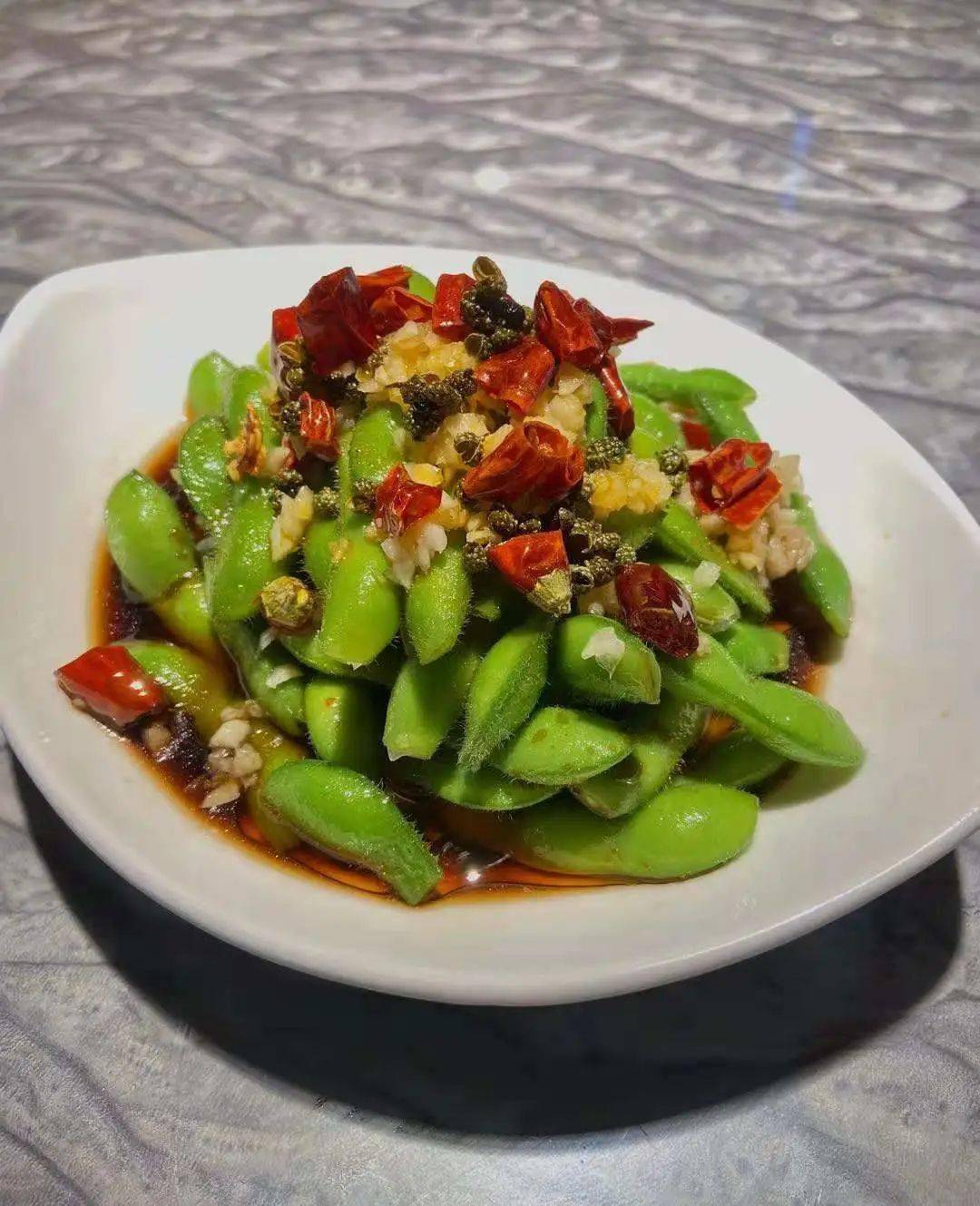 凤爪 1份 58元★ 香辣花甲 1份 28元★ 干煸藕丝 1份 28元★ 捞汁毛豆