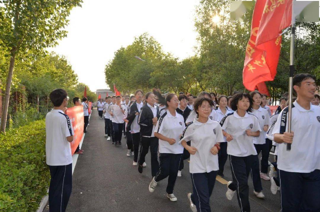 焦作一中举行2022届师生进驻高三仪式暨誓师大会