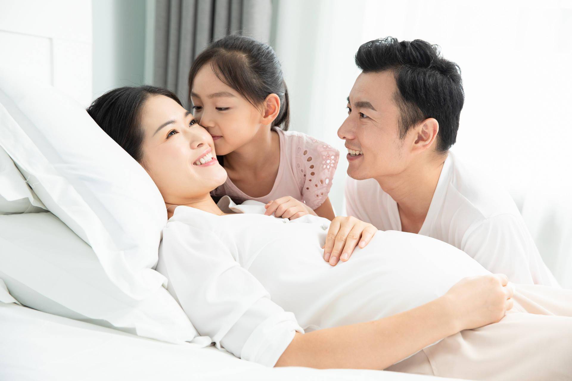 教育|“新型偏心”正在二胎家庭蔓延,父母以为在教育孩子,娃却很委屈