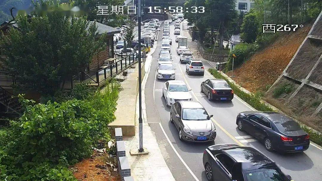 泾县交警提醒：此景区附近道路拥挤，尽量错峰出行！