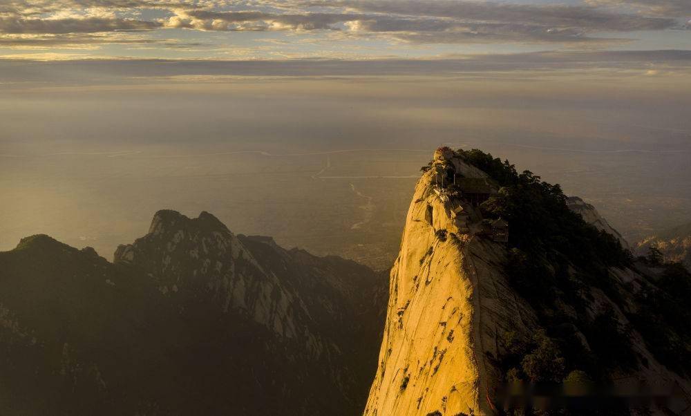 每日一景|陕西华阴:晚霞映华山