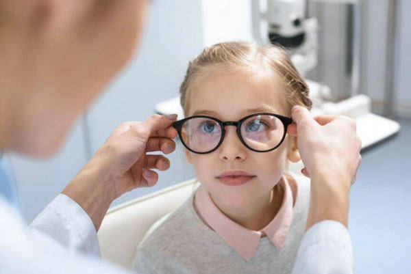 手术|近视眼手术该不该做？专家：这三种情况不宜做