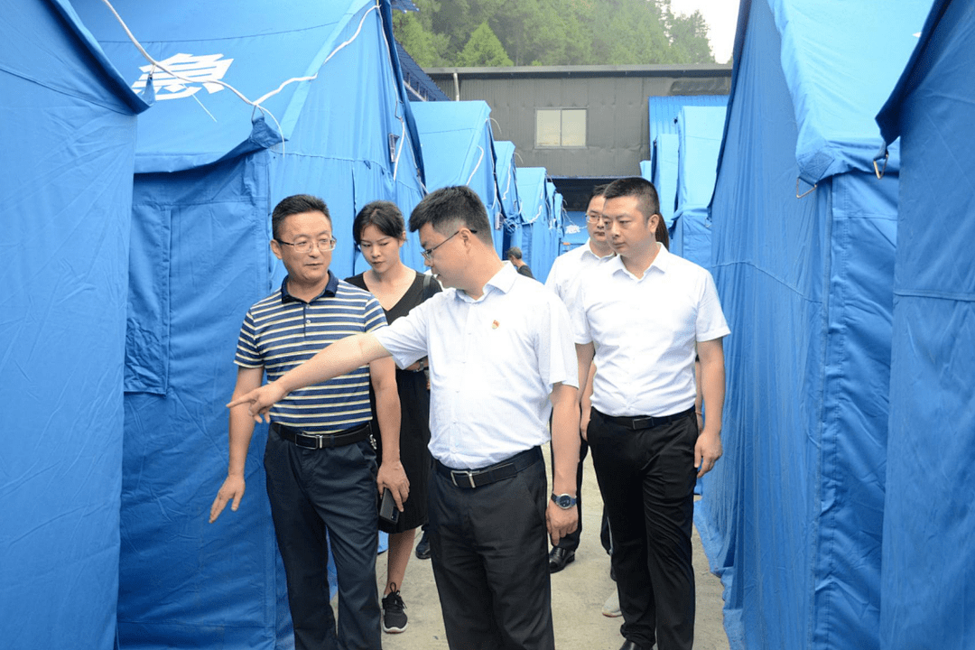 县心理健康教育名师工作室负责人等来到大寅镇峰岩村地灾避险安置点