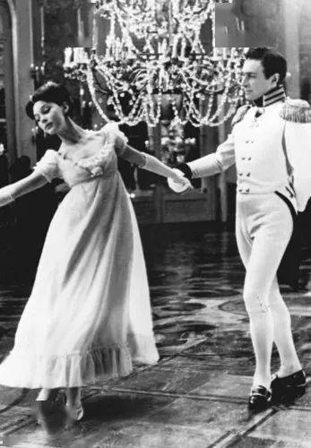 欧洲|200多年了，简·奥斯汀最爱的美裙依旧经典！胸以下全是腿靠它了