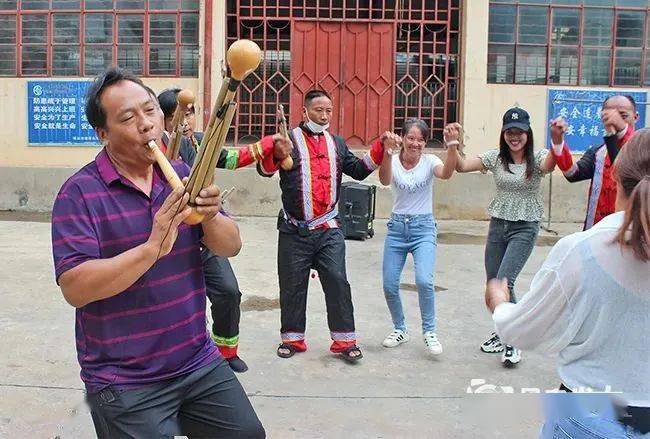 保山| 芦笙吹出幸福调