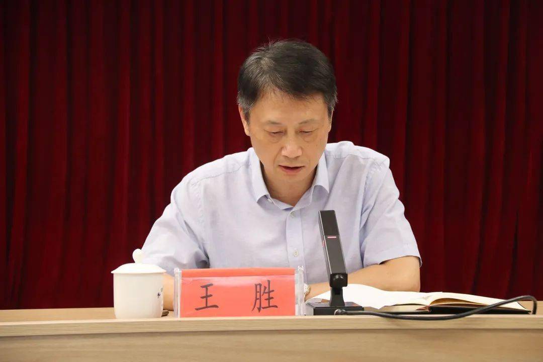 推进会在区会议中心设立主会场,区领导张锋,邱伟勤,严承龙,王胜,张咏