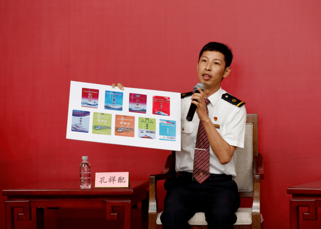 参与山东省内7条高铁联调联试的动车组司机孔祥配走进省委宣传部记者