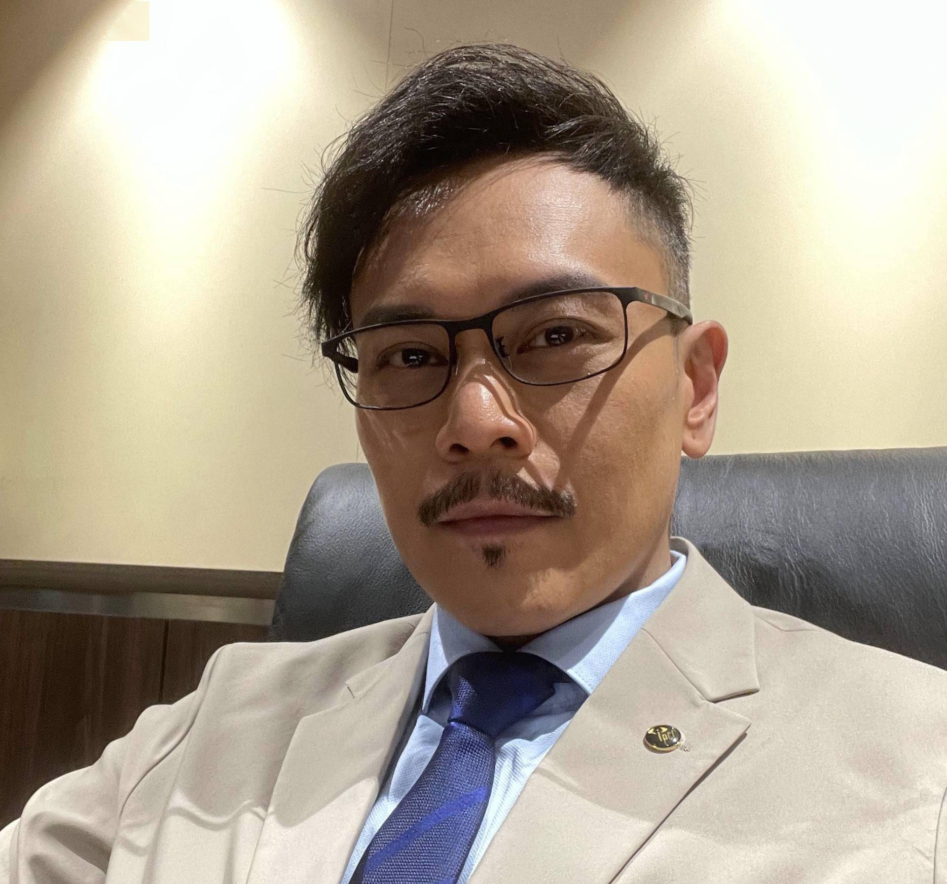 香港黄金配角李天翔主动留言求工作,网友表示:tvb欠他一个主角