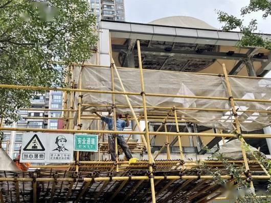 坚决落实"暂缓拆除不是不拆"要求,拆除暂缓点位16处,面积2105平方米.