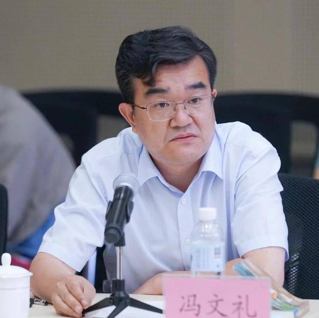 教育社梁晓声我那些成长的烦恼新书发布暨作品研讨会在济南召开