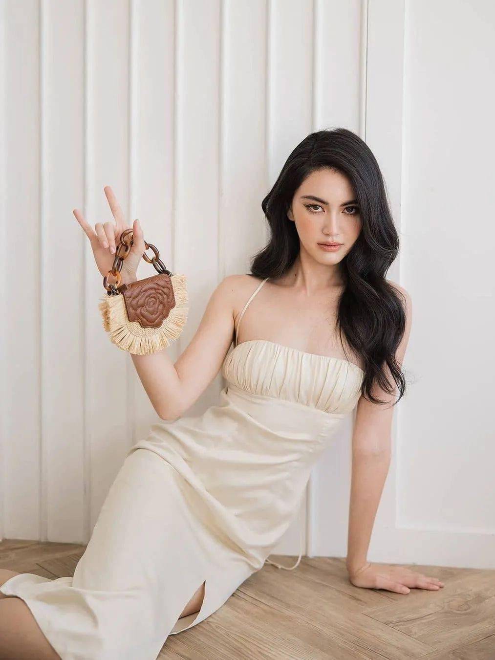 上衣|泰式美人Mai的夏日穿搭，你确定不想学？