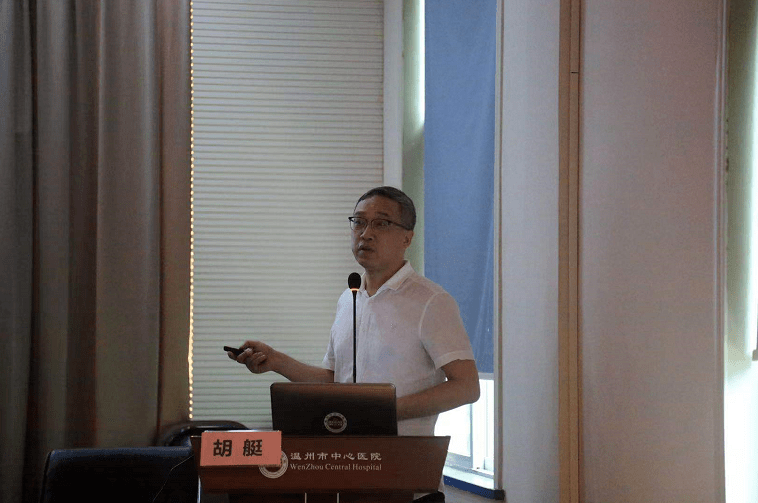 专家李宇,以及赵晓丹,朱秀静,朱艳艳,曾海鹰等护理专家进行专题授课