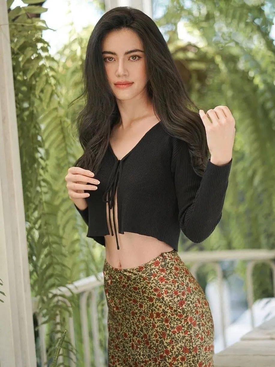 上衣|泰式美人Mai的夏日穿搭，你确定不想学？