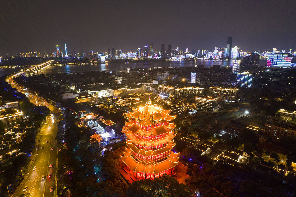 武汉:"黄鹤归来武昌城"光影展上演