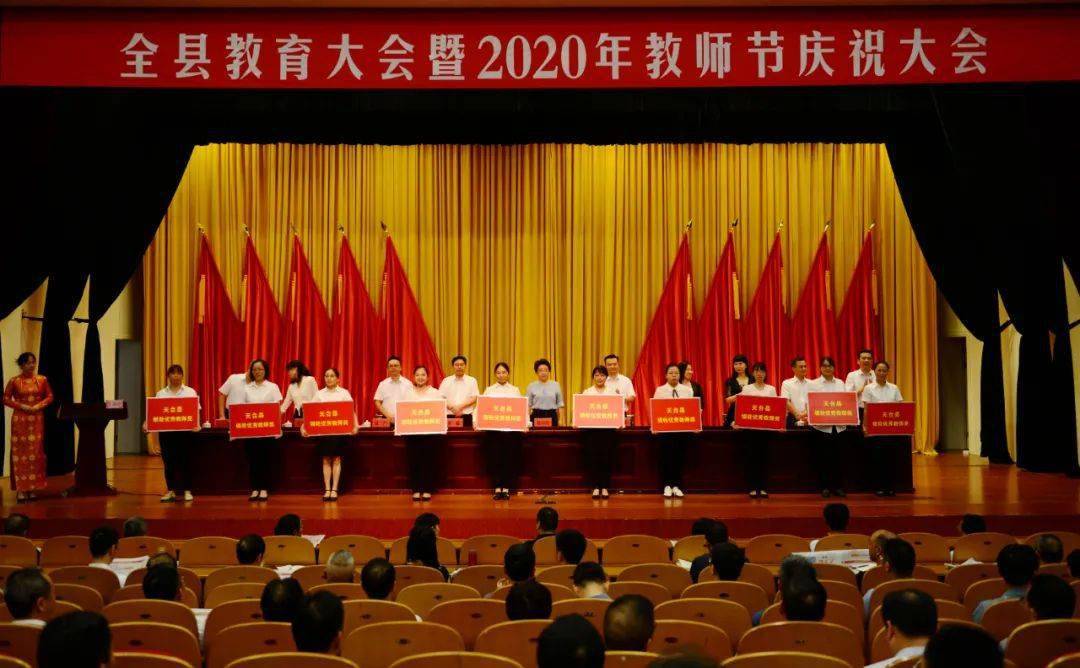 天台好教师俞阳做最好的自己让青春在三尺讲台上闪光