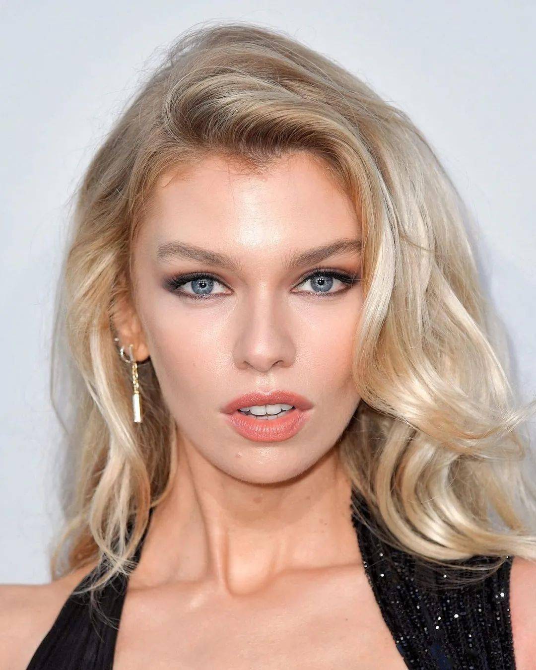 这就是我心中的完美红毯造型!_stella