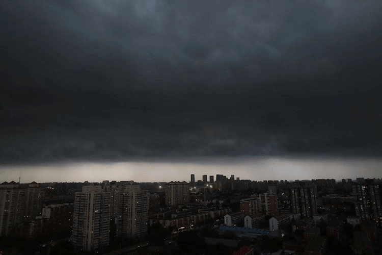 资料图:城市被乌云覆盖.新京报记者 陶冉 浦峰 摄