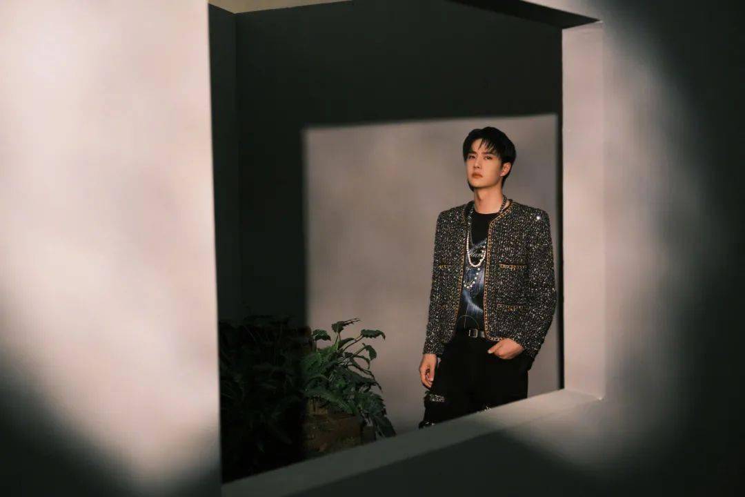 高定|快讯 | 王一博大片、杨幂美图、蔡徐坤舞台造型、李现写真