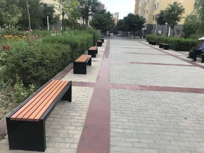 我为群众办实事文化惠民共享健康龙云里社区小广场安装器材啦