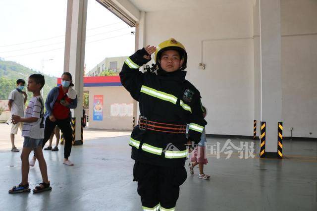 平台车|登上云梯车是啥感觉？柳州这些小朋友在这里感受到了