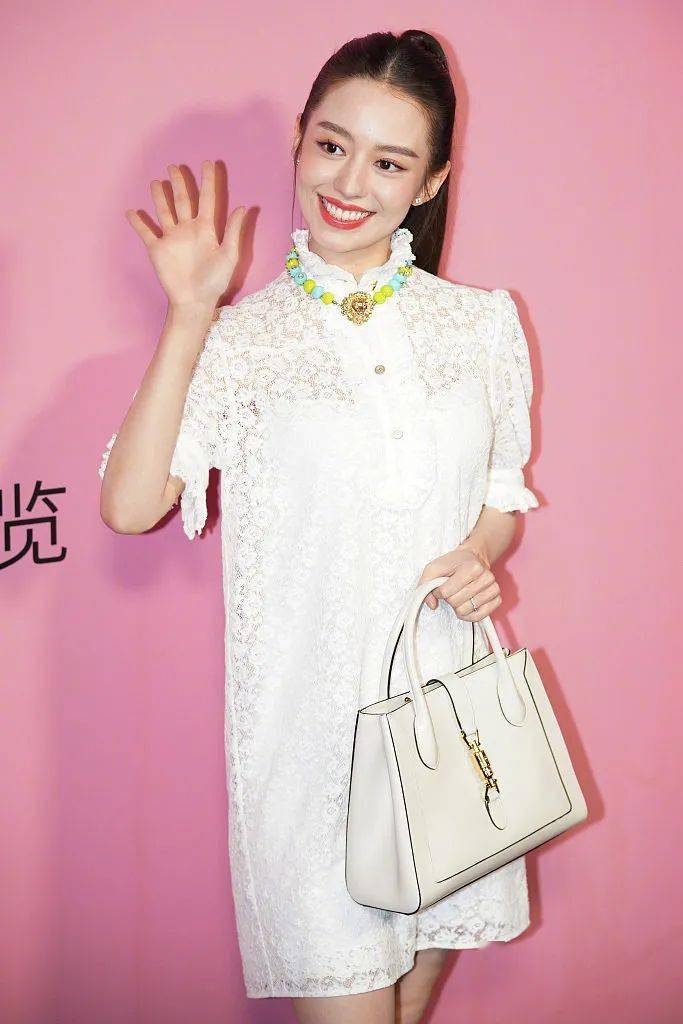 吉娜产后照曝光!她怎么变成这样了?_裙子