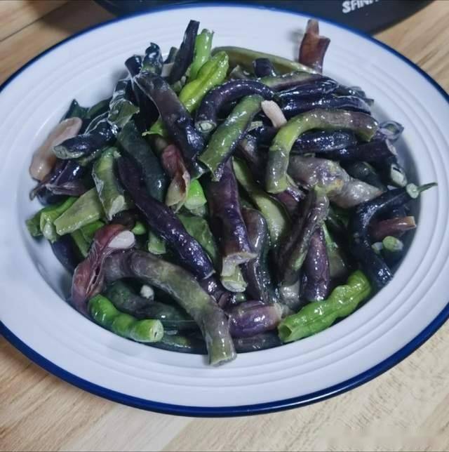 青椒炒肉丝简单做法窍门 c44822a179db41bcb1bd3fe77a7f5279.jpeg