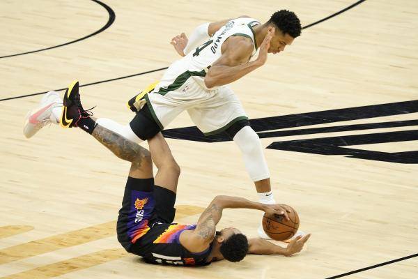太阳|雄鹿123比119击败太阳，赢下NBA总决赛天王山之战