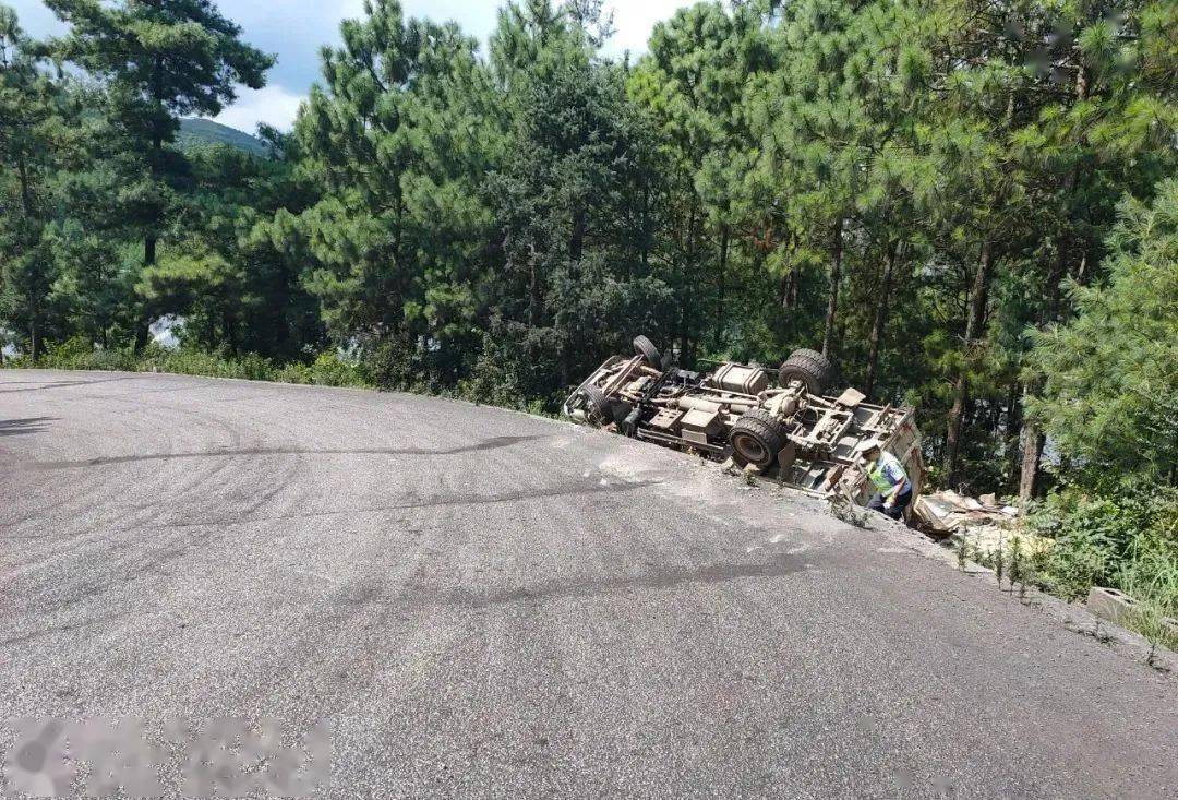 7月14日15时许,罗平县阿岗镇辖区大田煤矿路段发生一起小型货车因制动