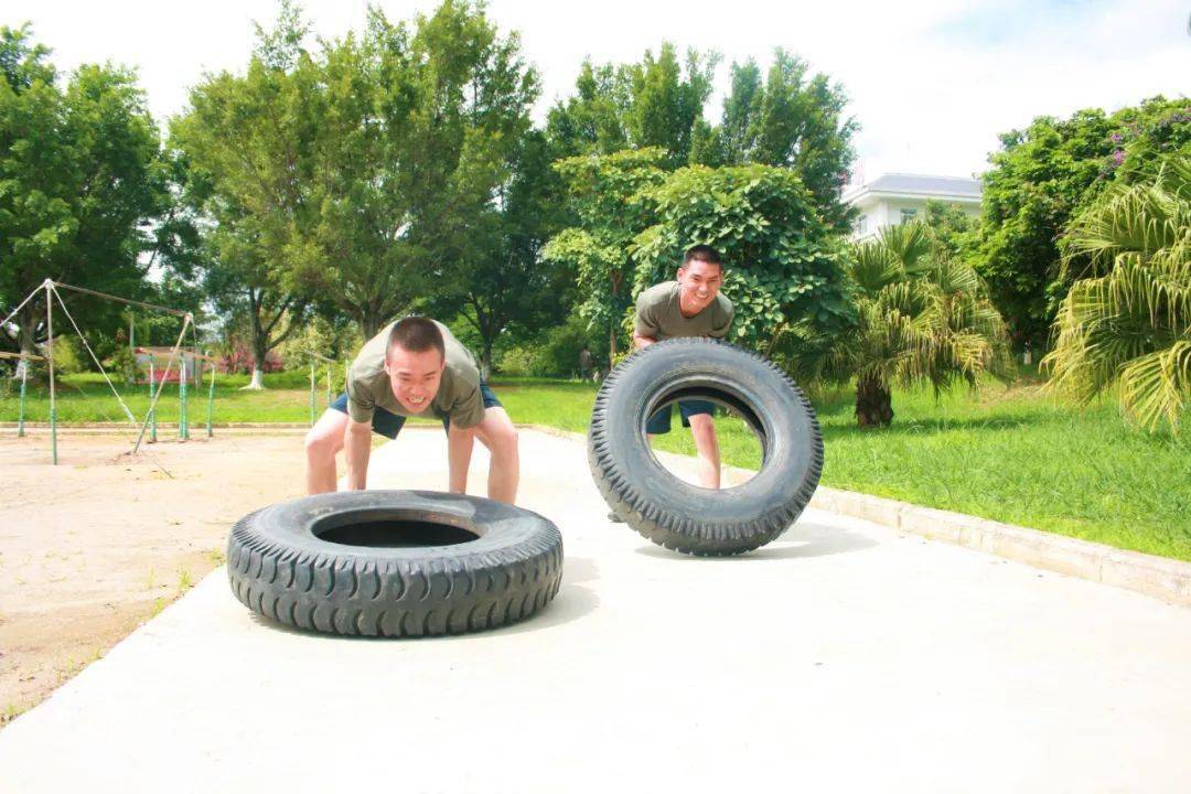 翻滚轮胎训练,比谁数量多