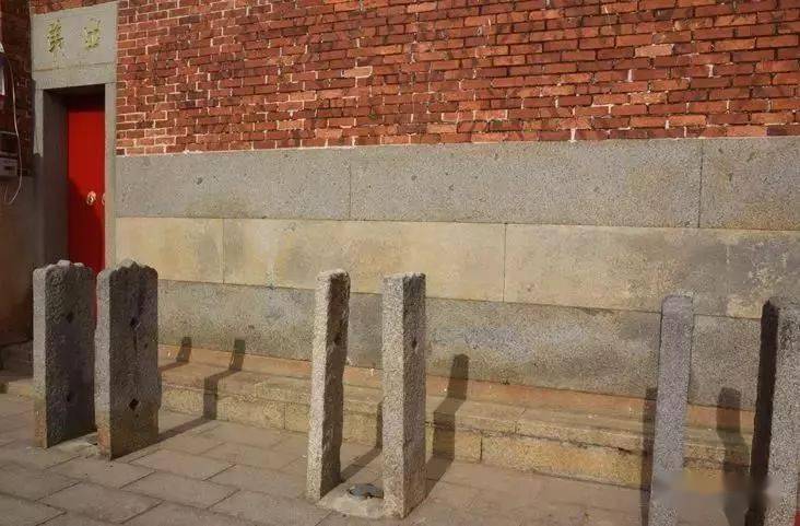 旗杆石昭示着该祠堂走出的有为学子众多