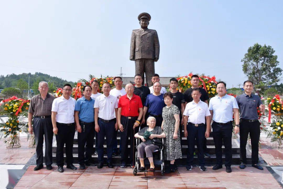 追寻红色足迹贺炳炎将军子女重回故里